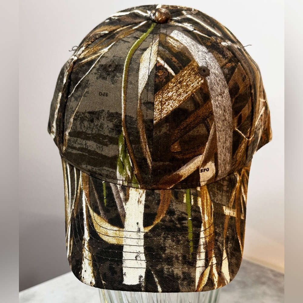 Real-Tree Camouflage Cap with adjustable Velcro strap - NWT